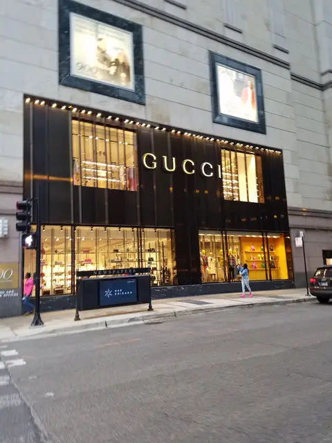 900 North Michigan Shops